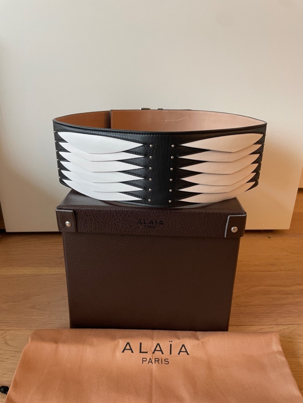 Alaia Black and Cream Leather Double-Buckle Wide Waist Belt - Picture 2 of 9